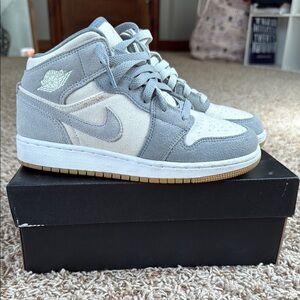Air Jordan 1 Mid SE “Coconut Milk Particle Grey”